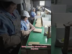 手動でシリーニングする竹のチョップスティック